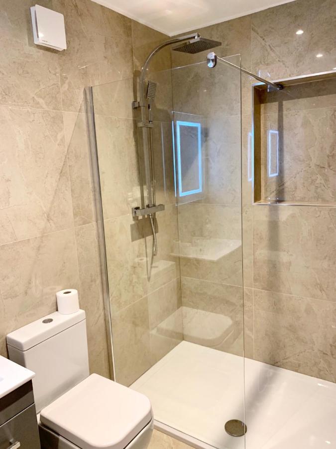 Modern 2 Bedroom Apartment With Private Garden Near Canary Wharf Лондон Екстер'єр фото